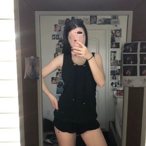 Super cute Lorna Jane short sleeved hoodie